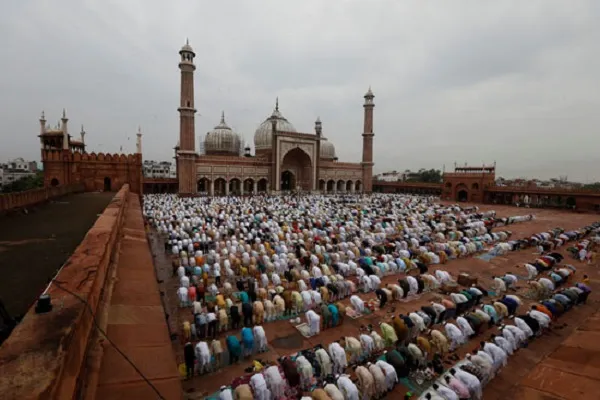 هزاران مسلمان هندی نماز عید قربان برگزار کردند+عکس