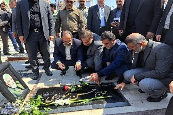 آیین عطرافشانی و تجدید میثاق با آرمان های شهدا در ساری