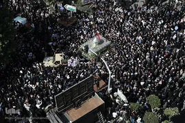 مراسم تشییع پیکر مطهر شهید مدافع حرم «جواد الله‌کرم» در محله مهرآباد جنوبی