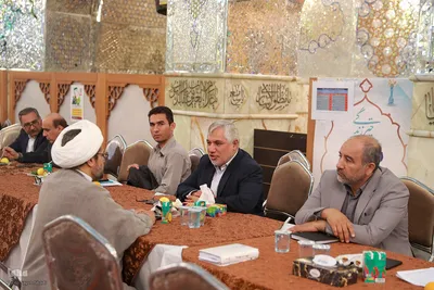 میز خدمت مسئولان استان فارس در حرم مطهر شاهچراغ(ع)