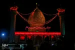 حرم مطهر سیدعلاءالدین حسین(ع) در شب عاشورا