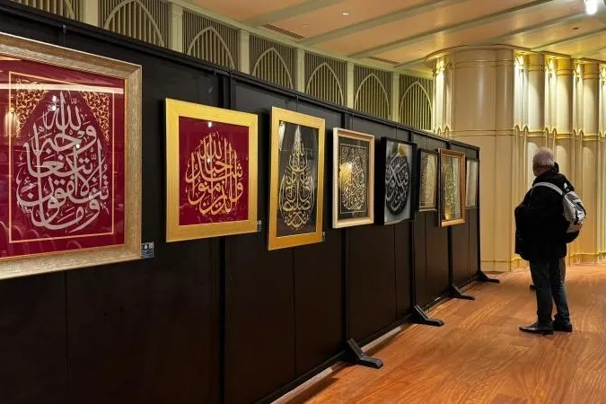 “Kur’ani Damlalar”  Hat sergisi Taksim Camisi Kültür Sanat Merkez’inde açıldı