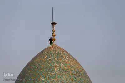 به اهتزاز درآمدن پرچم امامزادگان طاهر و حمزه علیهما السلام 