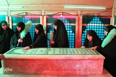 غبارروبی آستان علی‌بن مهزیار اهوازی