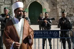 Zionist Forces Detain, Search Al-Aqsa Mosque Director