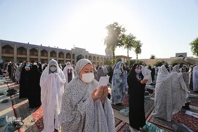 Fitr-Festgebet im Heiligen Schrein von Schah Tscheragh verrichtet