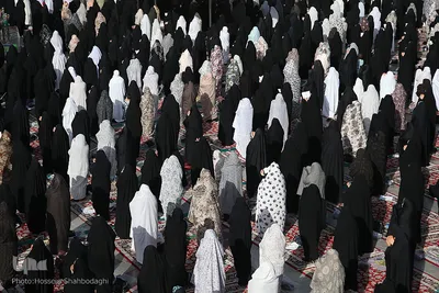Fitr-Festgebet im Heiligen Schrein von Fatima Masuma (sa.) verrichtet