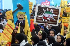 راهپیمایی یوم الله ۱۳آبان در مقابل لانه جاسوسی آمریکا