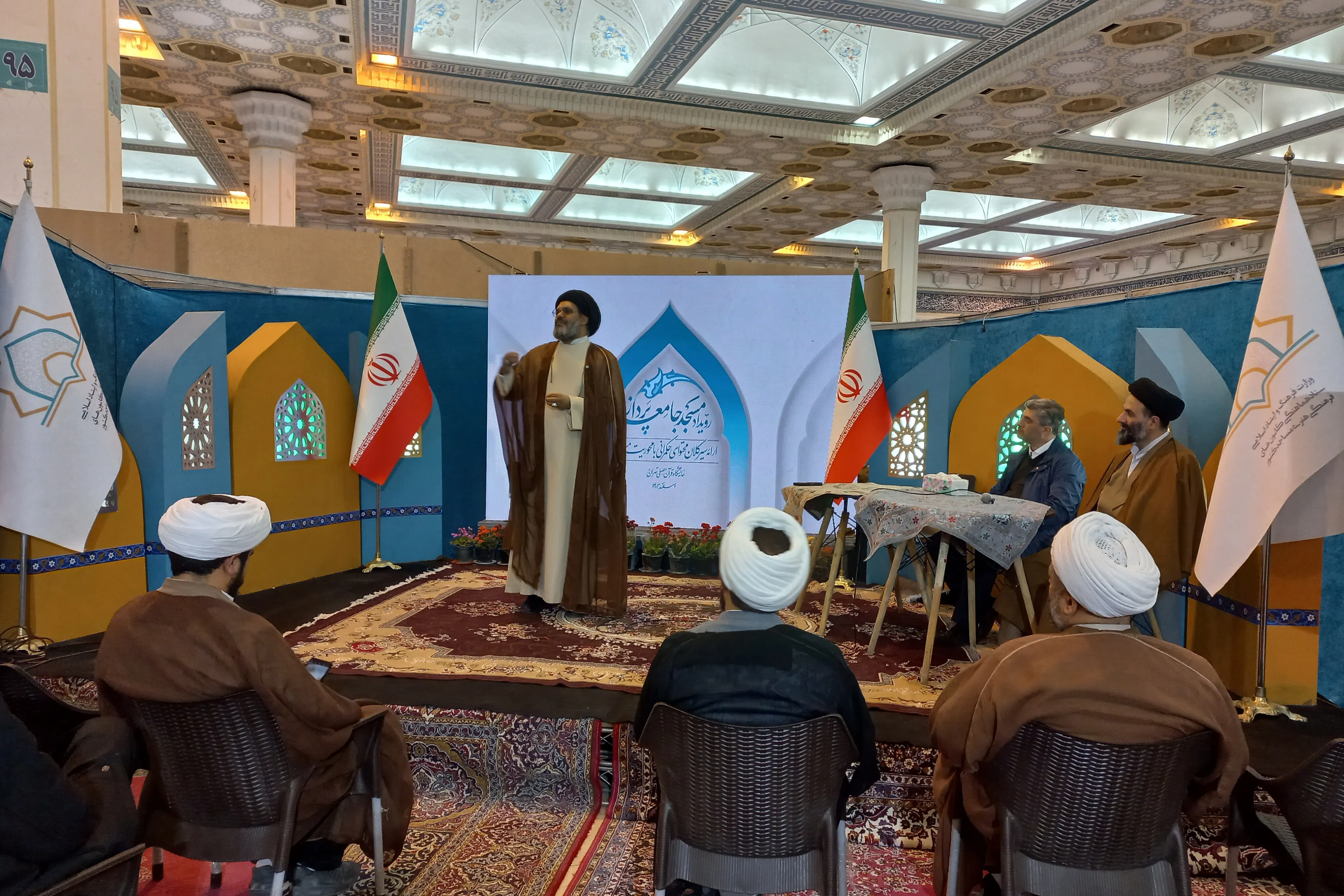 مساجد؛ بهترین انتخاب به عنوان کانون مردمی‌سازی