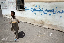 توزیع نذورات حسینی در میان گپرنشینان و اهالی فقیر روستاهای منطقه محروم جازموریان