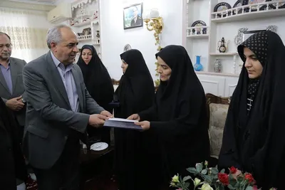 عکس | دیدار استاندار آذربایجان شرقی با خانواده شهدای جنگ رمضان در بناب