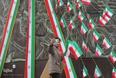 به وقت چهل سالگی؛ تهران، خیابان انقلاب