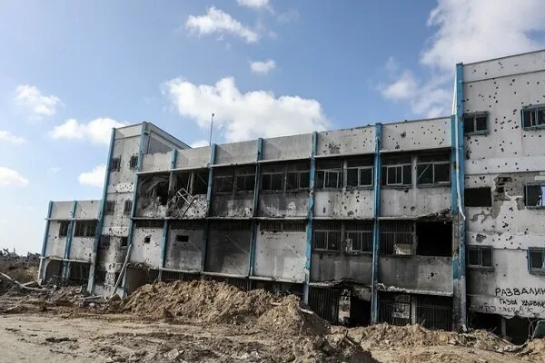 Sionist İsrail Qəzzada BMT-nin binasını bombalayıb