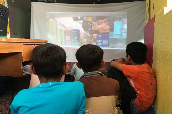 اکران «سینما خاطره‌ کودک» در روستاهای سنندج