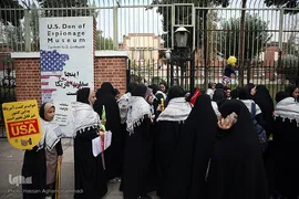 راهپیمایی یوم الله ۱۳آبان در مقابل لانه جاسوسی آمریکا