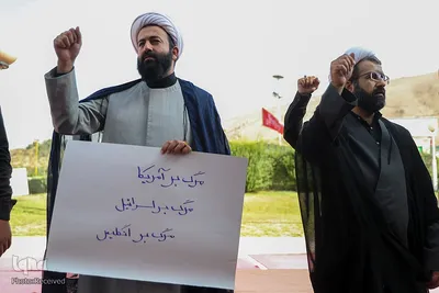 تجمع جوانان و دانشگاهیان در پی هتک حرمت به قرآن کریم