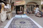 هنر مرمت فرش در قلب بازار اصفهان