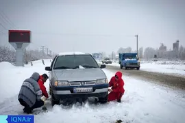 امدادرسانی به مسافران گرفتار برف و کولاک در آذربایجان غربی