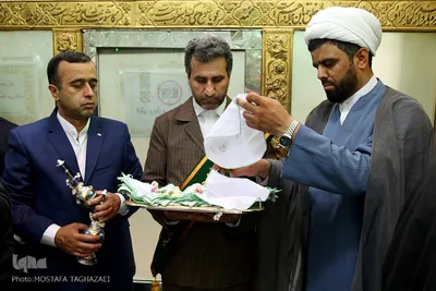 غبار روبی حرم مطهر امامزاده حسن(ع)