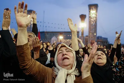 مراسم خیمه سوزان عصر عاشورا در میدان امام حسین (ع) تهران
