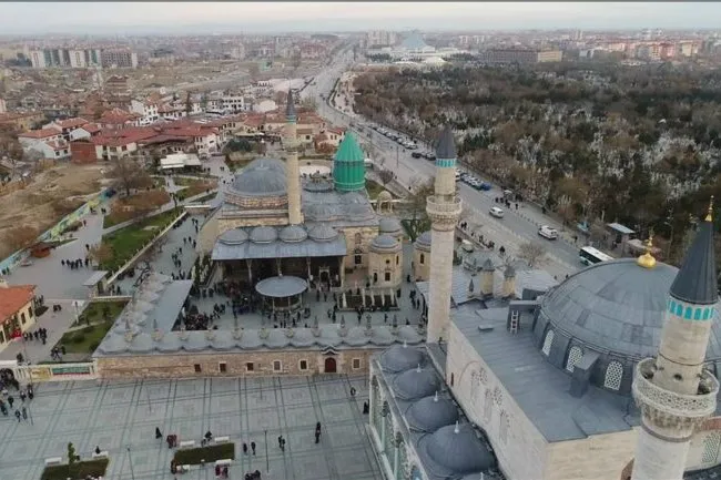 نگهداری 9 صفحه از قرآن در موزه «مولوی» ترکیه