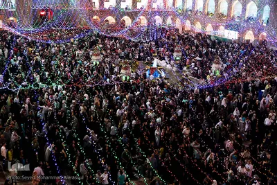 تعویض پرچم گنبد حرم امام رضا(ع)‎