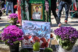 زیارت اهل قبور در آخرین پنجشنبه سال 