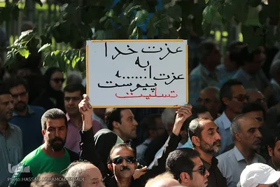 مراسم تشییع جنازه عزت الله انتظامی