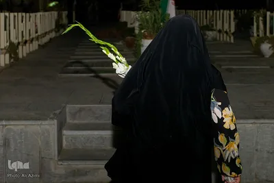 آیین عطرافشانی و گلباران مزار مطهر شهدا در اصفهان