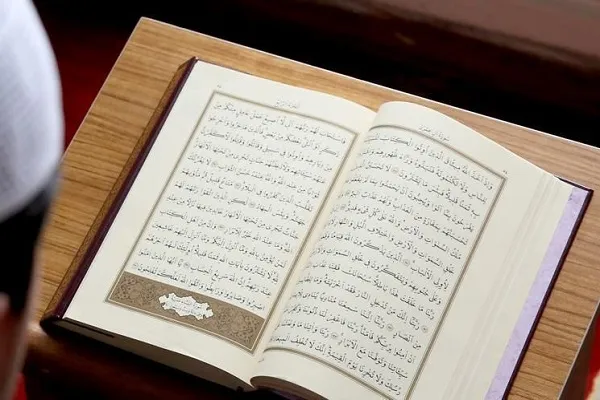 Mısır sokaklarında Kur’an-ı Kerim okunuyor