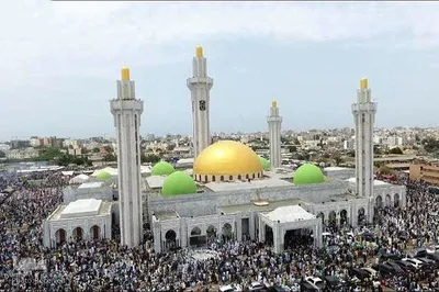 مسجد مسالک الجنان (مسیری به سوی بهشت) بزرگترین مسجد غرب آفریقا در داکار، پایتخت سنگال