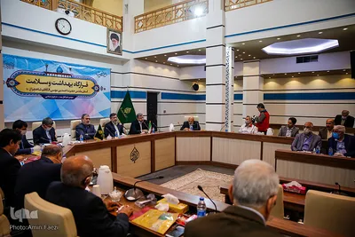 نشست قرارگاه بهداشت و سلامت آستان مقدس شاهچراغ(ع)