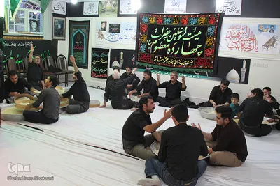 آماده سازی اوماج حلوای سنتی زنجان برای روز عاشورا