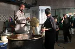 طبخ و توزیع آش گندم در یزد‎