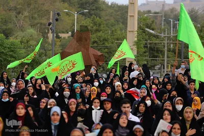 شادپیمایی وتجمع بزرگ بانوان زهرایی در پیاده راه سلامت بلوار شهید چمران شیراز