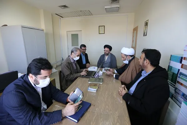 استقبال مجتمع عالی قرآن و حدیث از هفته پژوهش با برپایی ۱۳ کرسی علمی
