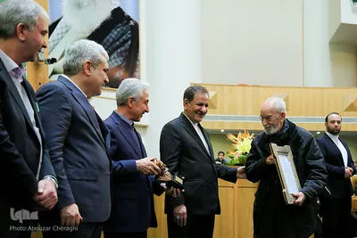 تجلیل از محمد علی موحد، عرفان پژوه و حقوق‌دان در اختتامیه دهمین جشنواره بین‌المللی فارابی