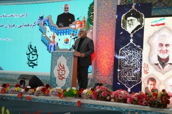 مکتب شهید سلیمانی مقابل ضلالت غرب ایستاد