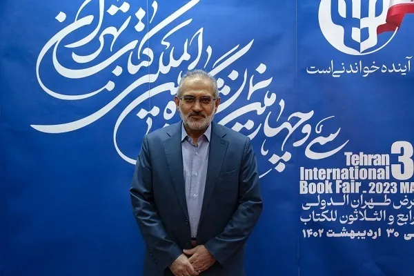 رهبر انقلاب در کتاب‌شناسی خبره هستند