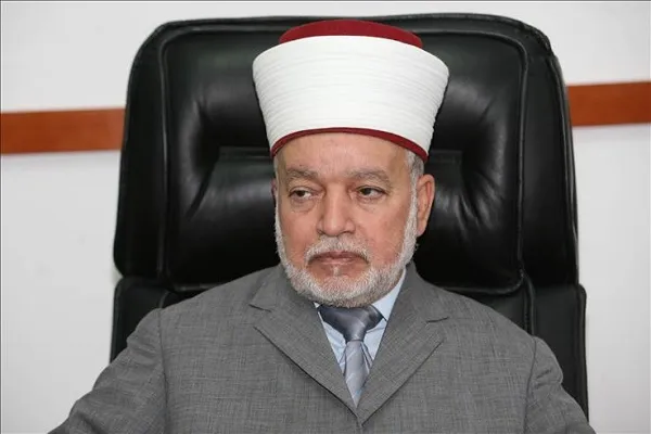 مفتي فلسطين يحذر من 