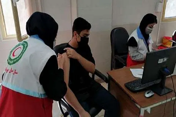 واکسیناسیون بیش از ۱۰۰ هزار کرمانی از سوی جوانان هلال احمر