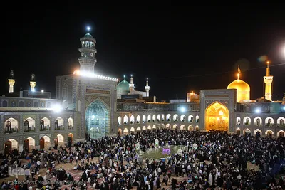 تعویض پرچم گنبد حرم رضوی در آغاز ماه محرم