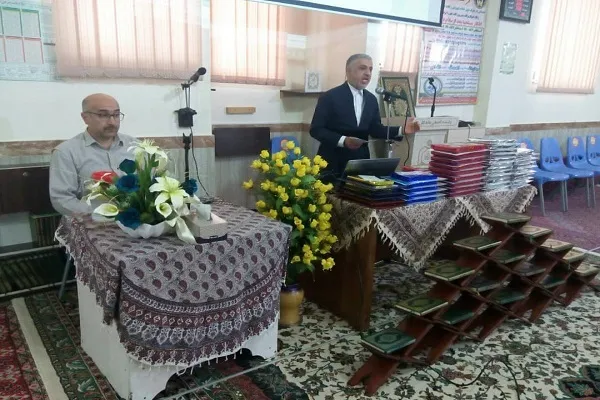 همایش تجلیل از ۴۴ حافظ و معلم قرآن در سنندج برگزار شد
