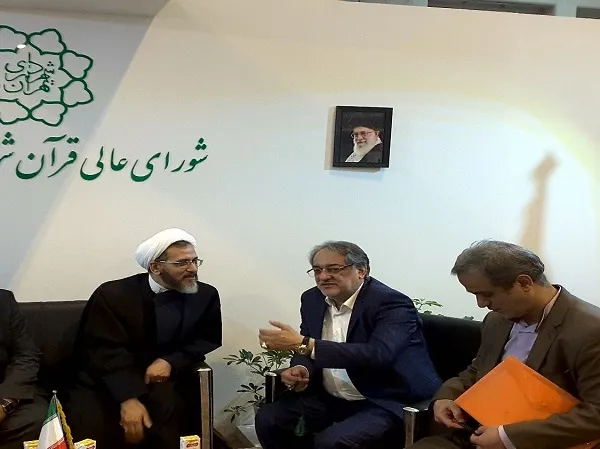 دید و بازدیدهای مسئولان فرهنگی از غرفه شورای عالی قرآن شهرداری در نمایشگاه قرآن