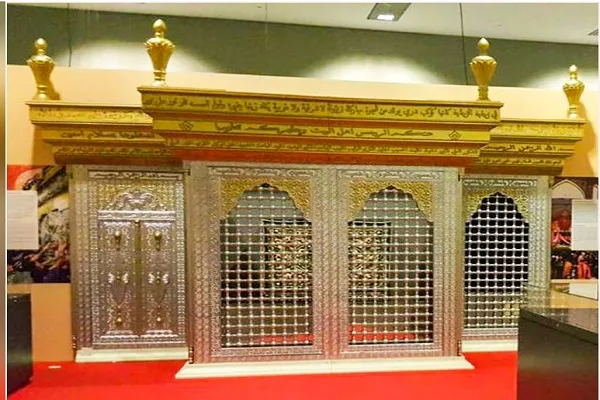 نمایش ماکت ضریح قدیمی امام حسین(ع) در لندن