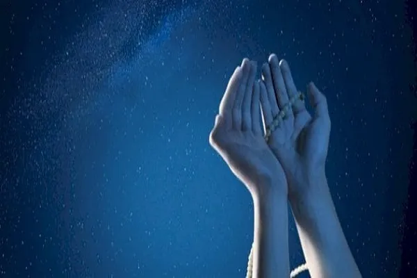 شَرُّ الثَّناءِ ما جَرى عَلى أَلْسِنَةِ الْأَشْرارِ