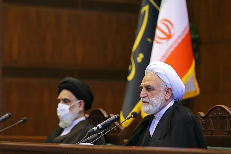 دستگاه نظارتی باید آگاه و منزه و در برابر تخلف و آلودگی حساس باشد