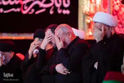 تعویض پرچم حرمین شریفین در کربلا به مناسبت فرارسیدن ماه محرم