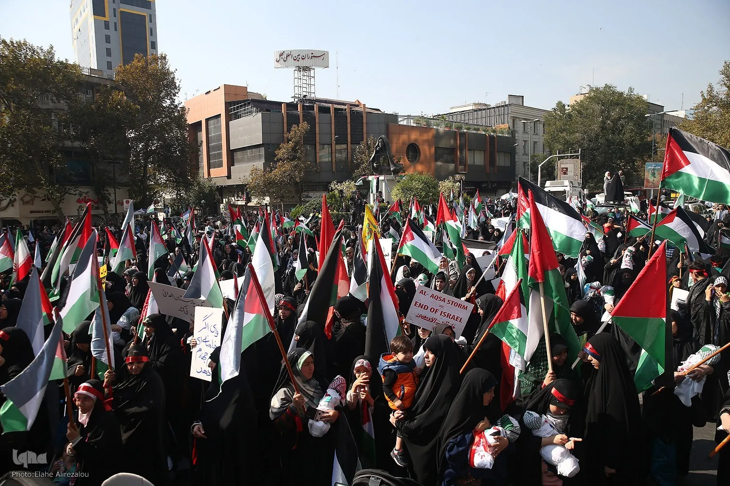 تقرير مصور | وقفة تضامنية في العاصمة الايرانية دعماً لأمهات وأطفال غزة