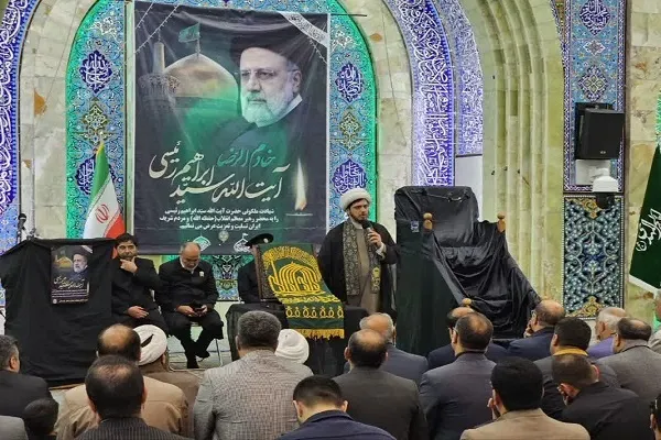 برگزاری مراسم عزاداری شهادت رئیس‌جمهور و همراهانشان در مسجد مهدیه سنندج + عکس